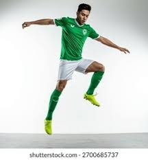 开拓者冲四杀遇阻！勇士主场半场67：41大比分领先，杨瀚森出场4分钟1篮板