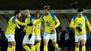 卡塔尔男足在小组赛中0-3爆冷负于突尼斯，遗憾出局，引发热议。